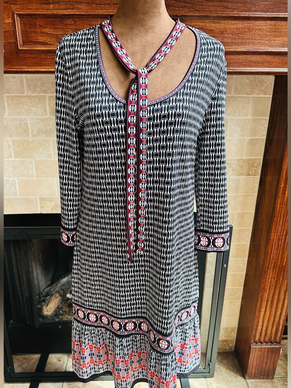Max Studio Black & White Geometric Tunic with Pink Trim by MAX STIDIO SZ SM